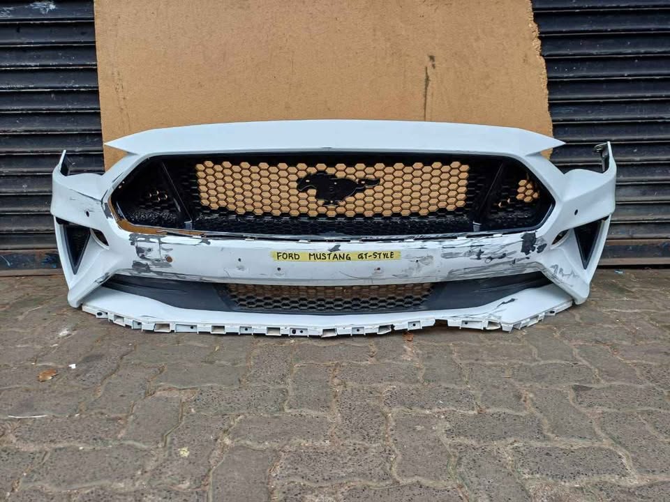 Ford Mustang GT - STYLE FRONT BUMPER WITH GRILL - Private Seller Ford Mustang GT - STYLE FRONT BUMPER WITH GRILL - Private Seller