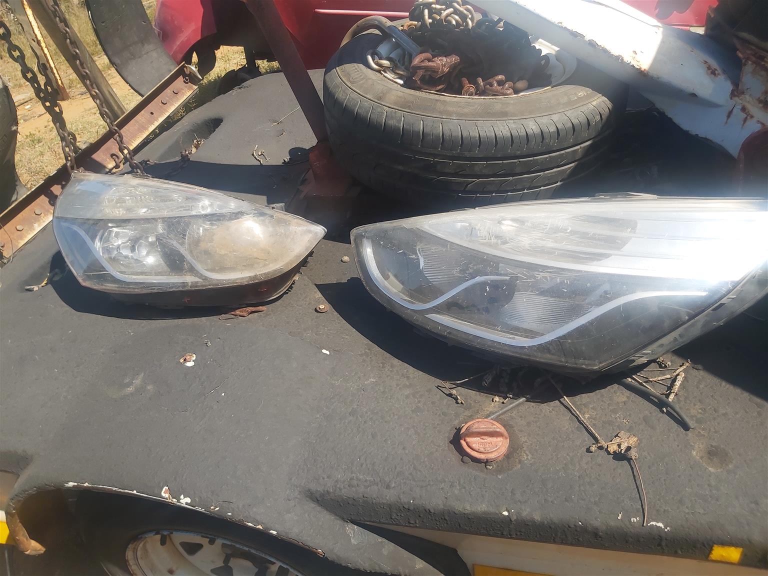 Headlights Renault Clio 4 - Private Seller Headlights Renault Clio 4 - Private Seller