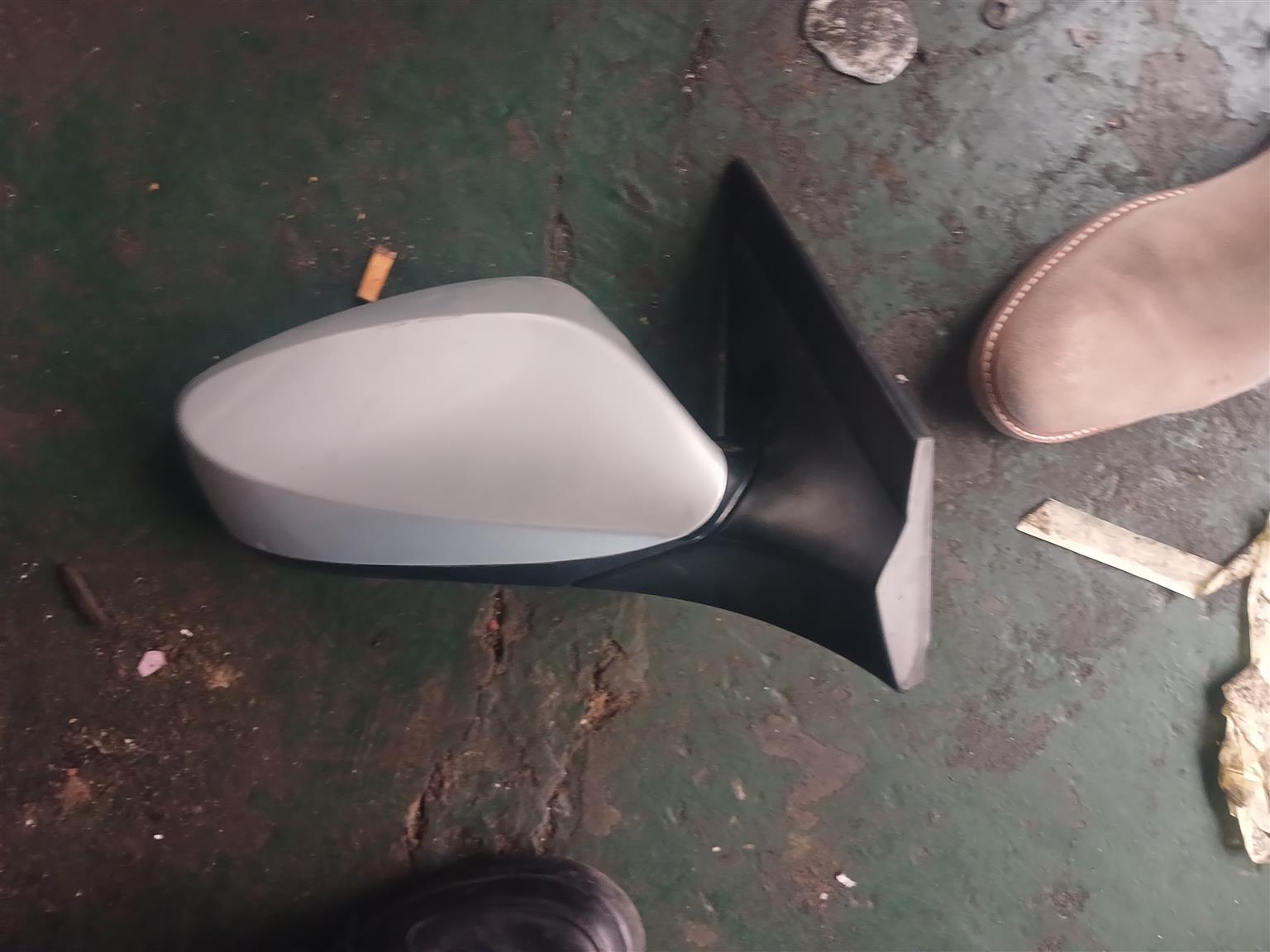 Hyundai Accents left and right side mirrors - Private Seller