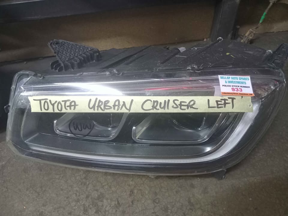 Toyota Urban Cruiser left headlight xenon - Private Seller Toyota Urban Cruiser left headlight xenon - Private Seller