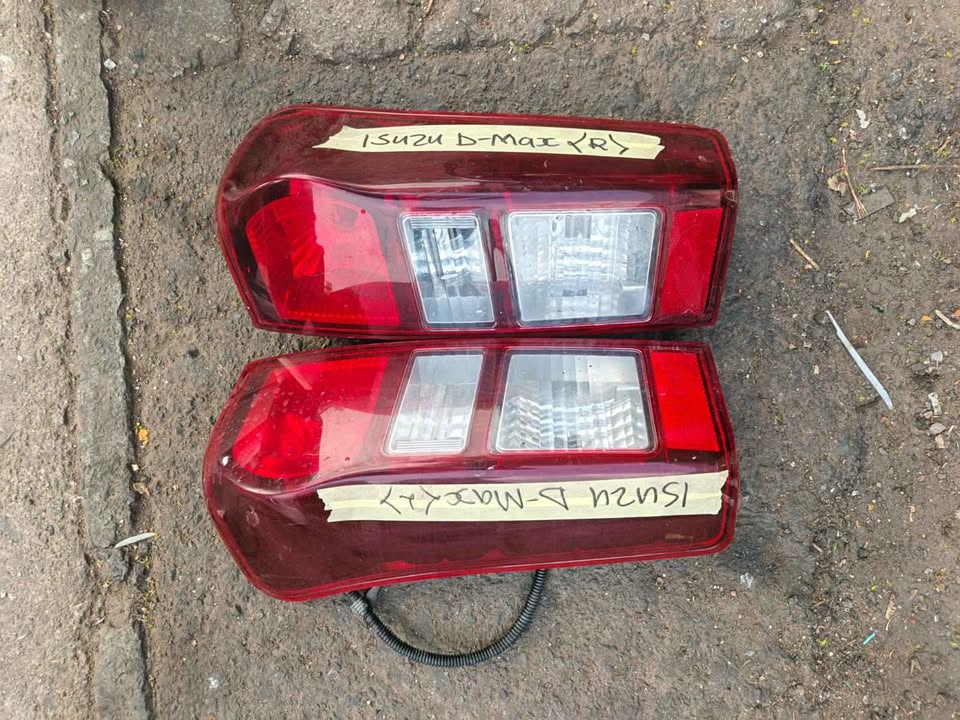 ISUZU DMAX TAIL LIGHT LH&RH - Private Seller
