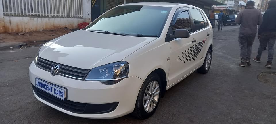 2014 VW POLO VIVO 1.6 TRENDLINE. MANUAL.. WHITE COLOUR..75000KM.. ACCIDENT FREE