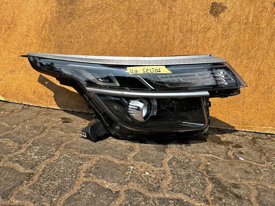 Kia Seltos Headlight - Private Seller Kia Seltos Headlight - Private Seller