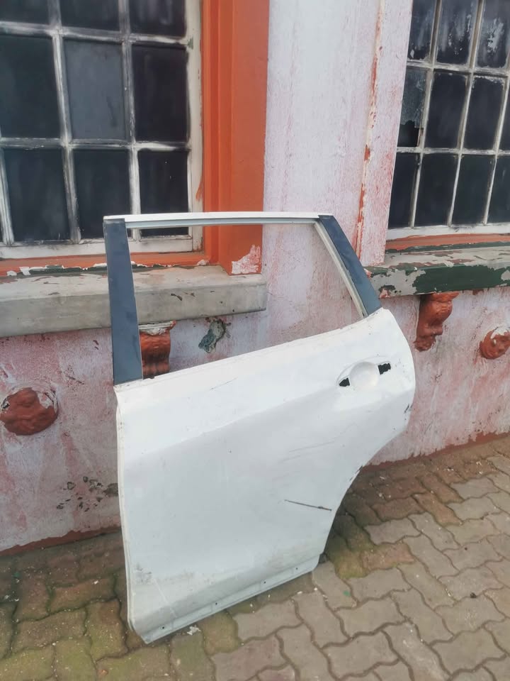 Nissan Xtrail left rear door shell - Private Seller Nissan Xtrail left rear door shell - Private Seller