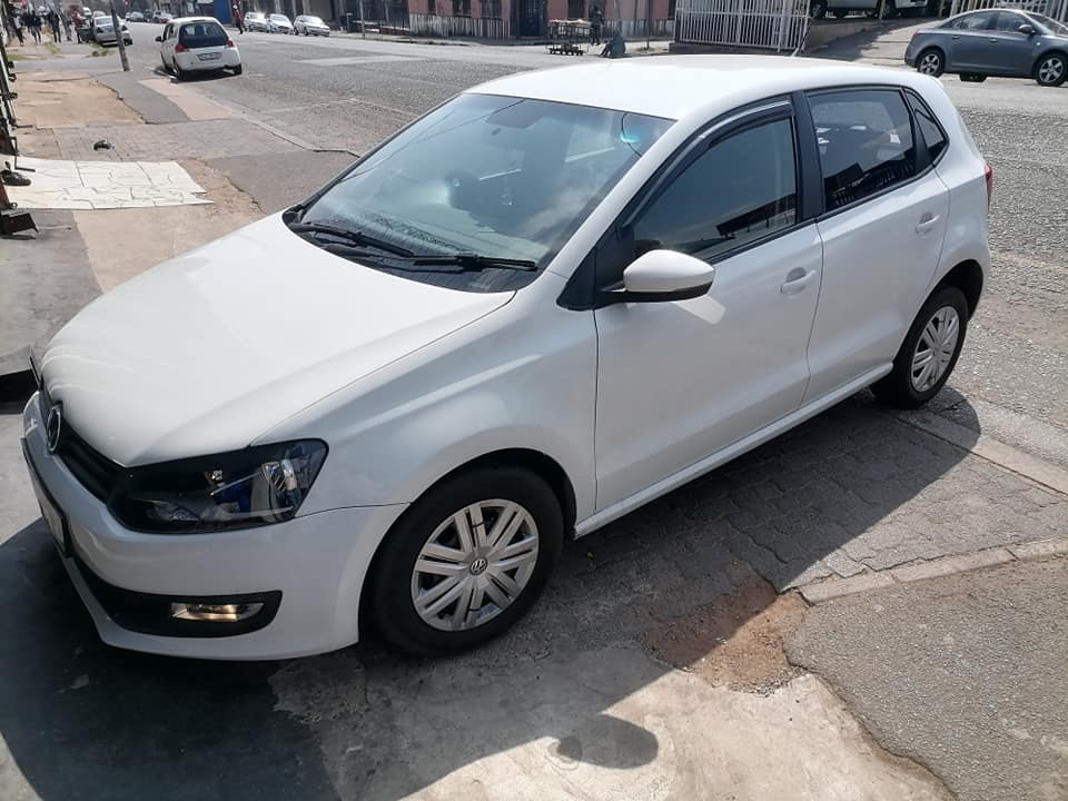 2013 Volkswagen polo 6 1.4 Comfortline Hatchback with a Nice interior seat