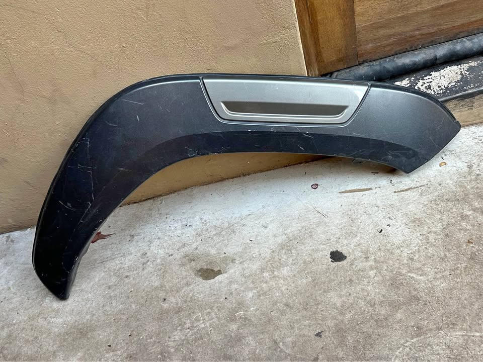Toyota gd6 Hilux right front wheel fender arch - Private Seller Toyota gd6 Hilux right front wheel fender arch - Private Seller
