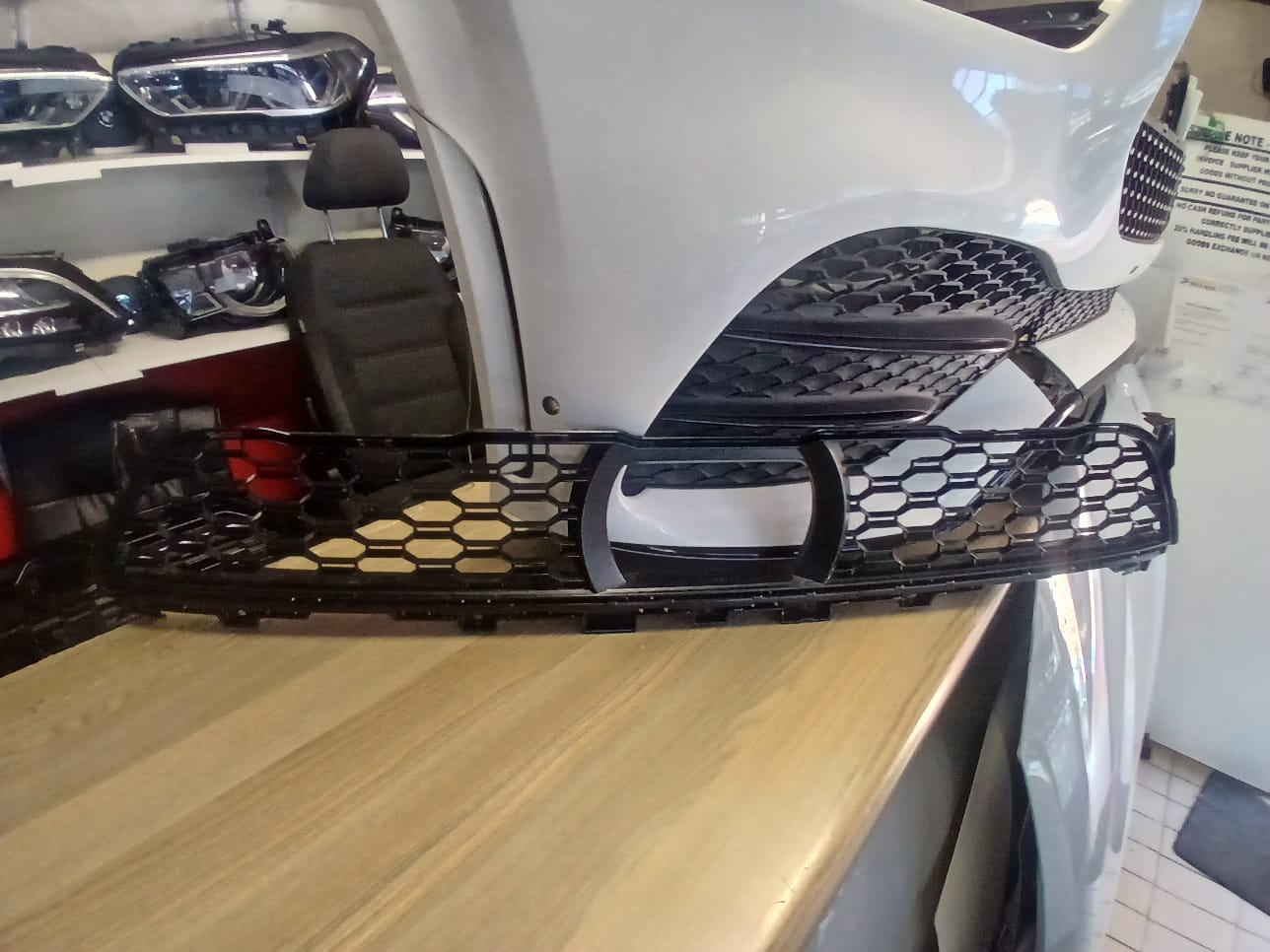 2020 BMW G07 X7 LOWER CENTRE GRILL - Private Seller 2020 BMW G07 X7 LOWER CENTRE GRILL - Private Seller