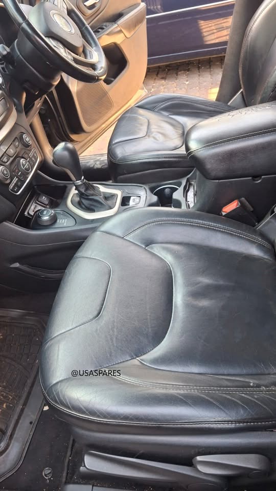 Jeep Cherokee 3.2 KL Stripping For Interior Parts - Private Seller