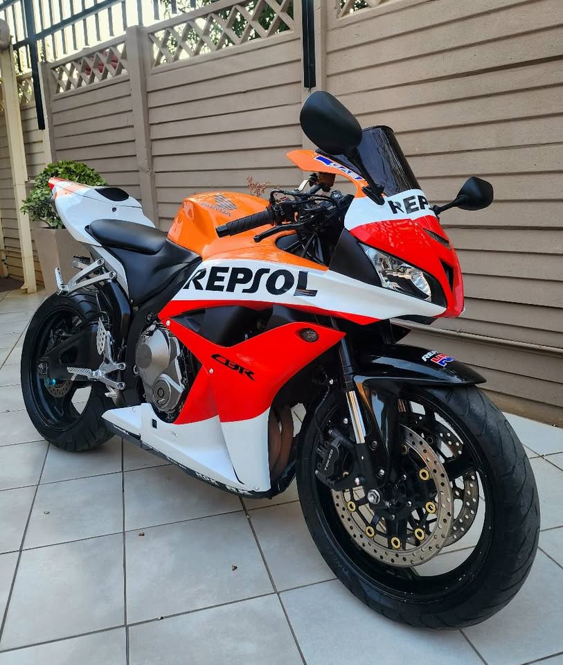 HONDA CBR 600 CC REPSOL EDITION (BEAUTIFUL CONDITION) - Private Seller HONDA CBR 600 CC REPSOL EDITION (BEAUTIFUL CONDITION) - Private Seller