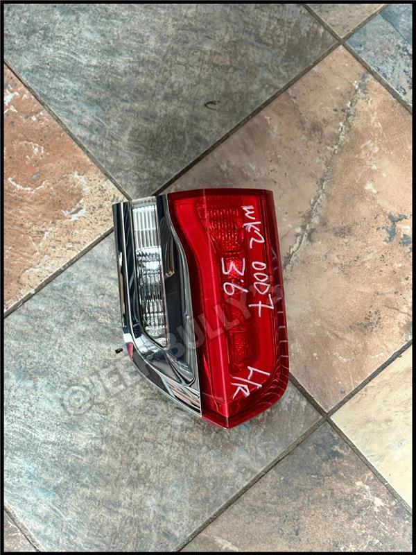 Jeep Grand Cherokee Wk2 (3.6) Left | Right Side Taillight - Private Seller Jeep Grand Cherokee Wk2 (3.6) Left | Right Side Taillight - Private Seller