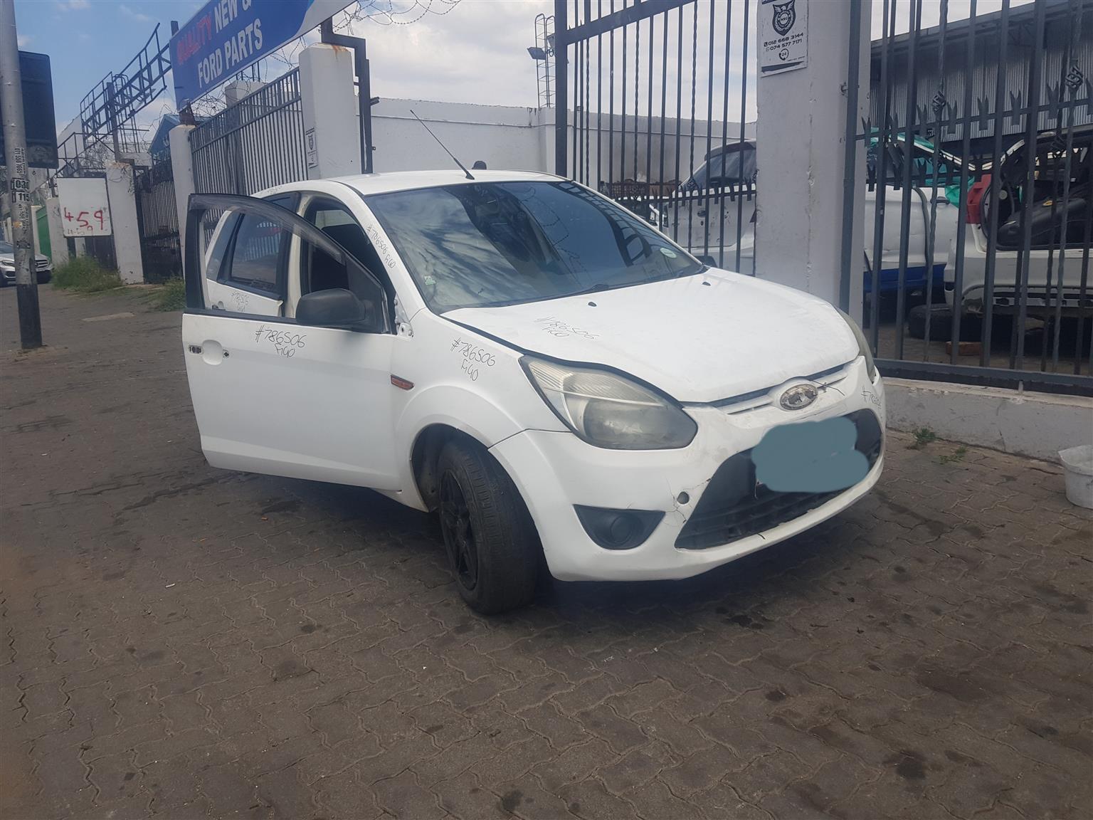 ford figo 2010 old shape 2010 ob complete car stripping for spares - Private Seller
