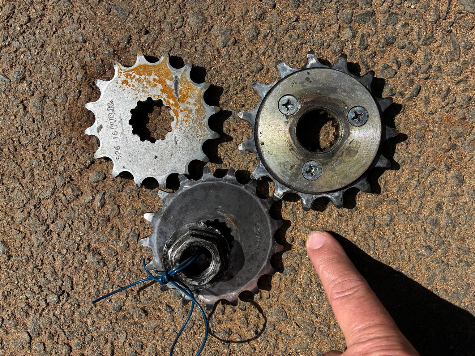Suzuki Front sprockets chain sprockets - Private Seller Suzuki Front sprockets chain sprockets - Private Seller