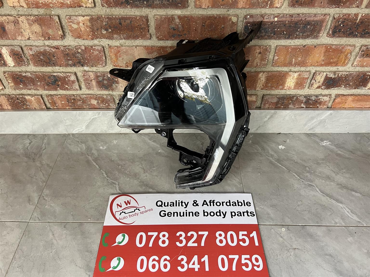 Mahindra XUV 3XO Headlight - Private Seller Mahindra XUV 3XO Headlight - Private Seller