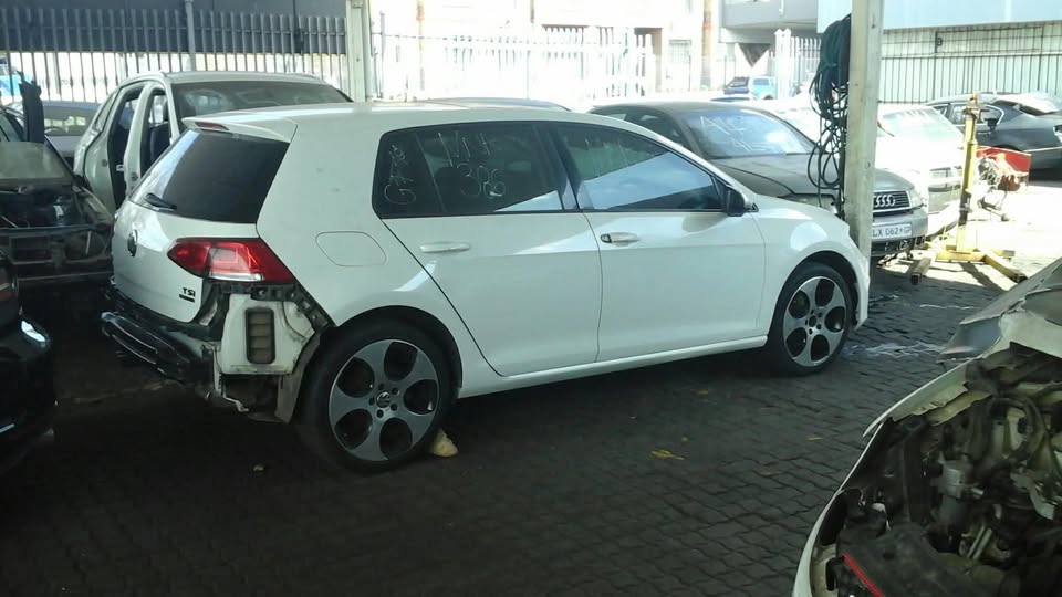 Golf 7 tsi stripping for spares - Private Seller Golf 7 tsi stripping for spares - Private Seller