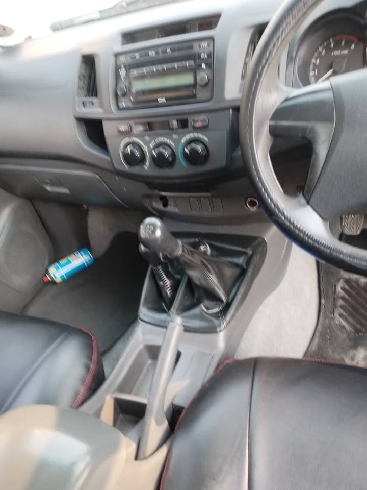 2012 TOYOTA HILUX 2.5 SINGLE CAB 4X4 HIGH RIDER MANUAL