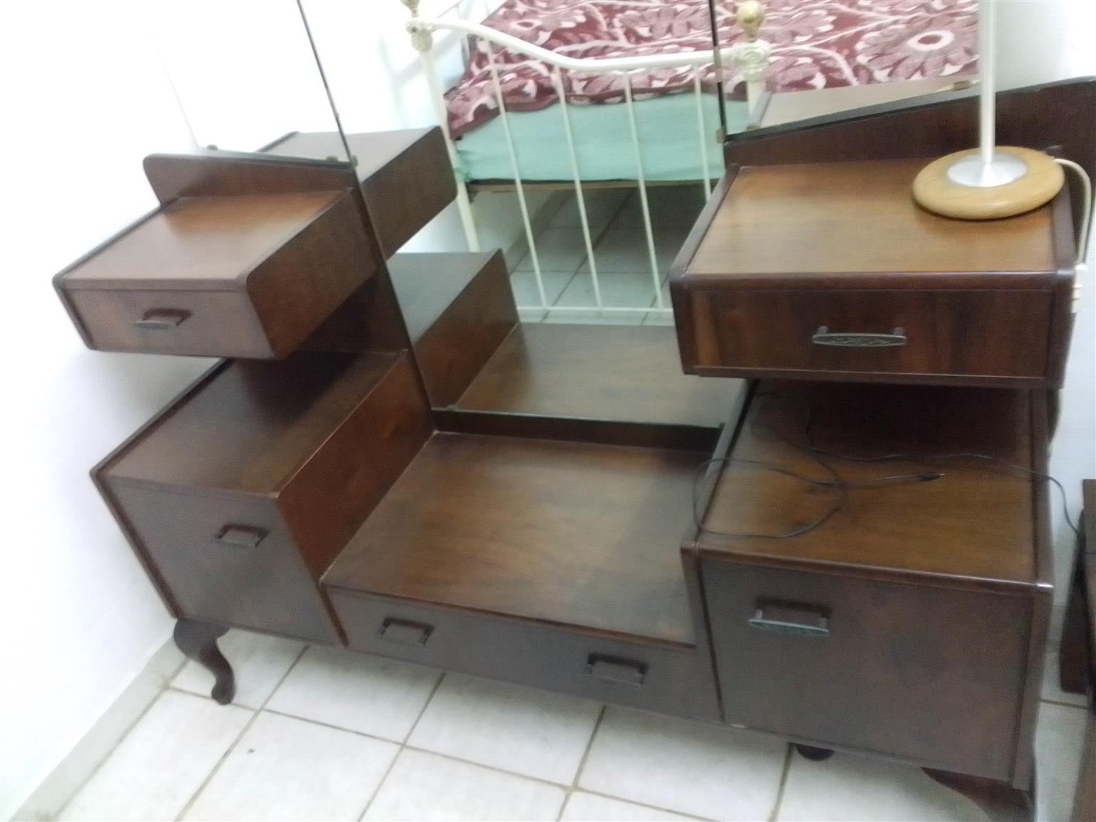 Bedroom Dressing Unit with Mirrors Bedroom Dressing Unit with Mirrors