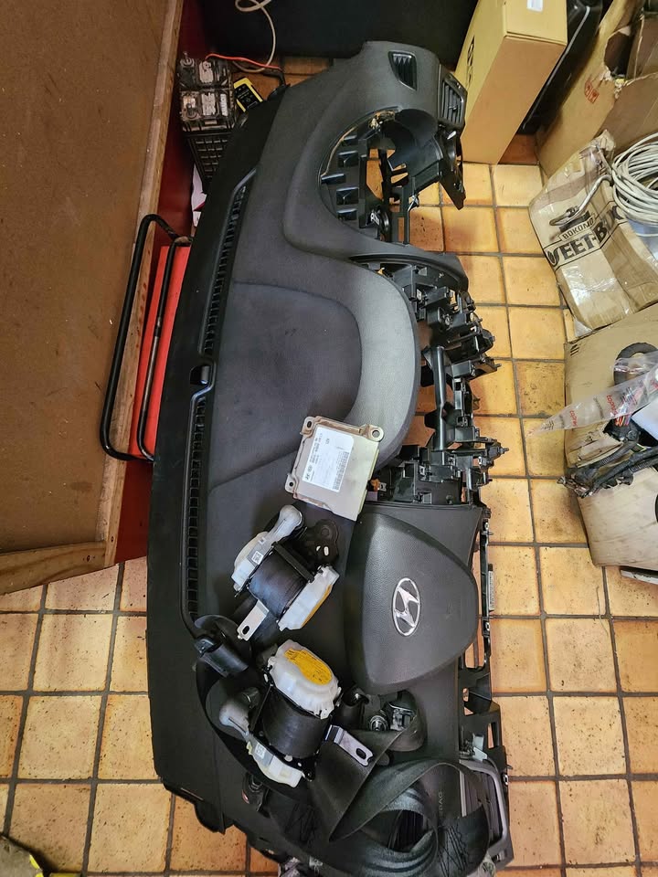 Hyundai i10 grand complete airbag set - Private Seller Hyundai i10 grand complete airbag set - Private Seller
