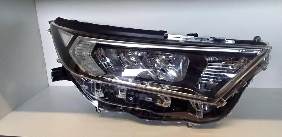 Toyota rev 4 headlight - Private Seller