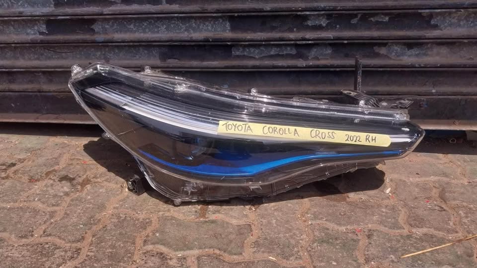 Toyota Corolla Cross headlight 2022 - Private Seller Toyota Corolla Cross headlight 2022 - Private Seller