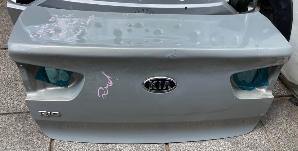 Kia Rio sedan boot lid - Private Seller