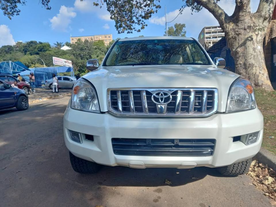 2009 Toyota Prado V6 Petrol, Automatic 4×4, Leather seat, Spere key, Service book