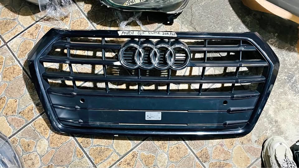 Audi Q5 S-Line grille - Private Seller Audi Q5 S-Line grille - Private Seller