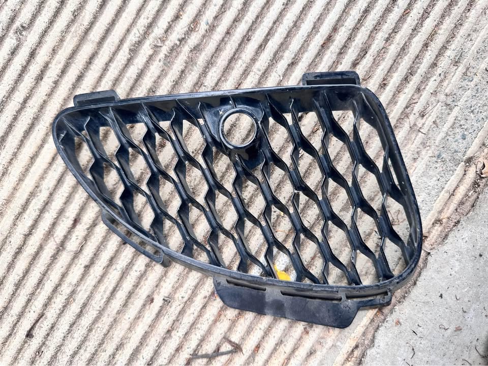 JAGUAR F TYPE LOWER GRILLE LEFT 2018 2019 2020 JX53-8A411 OEM - Private Seller