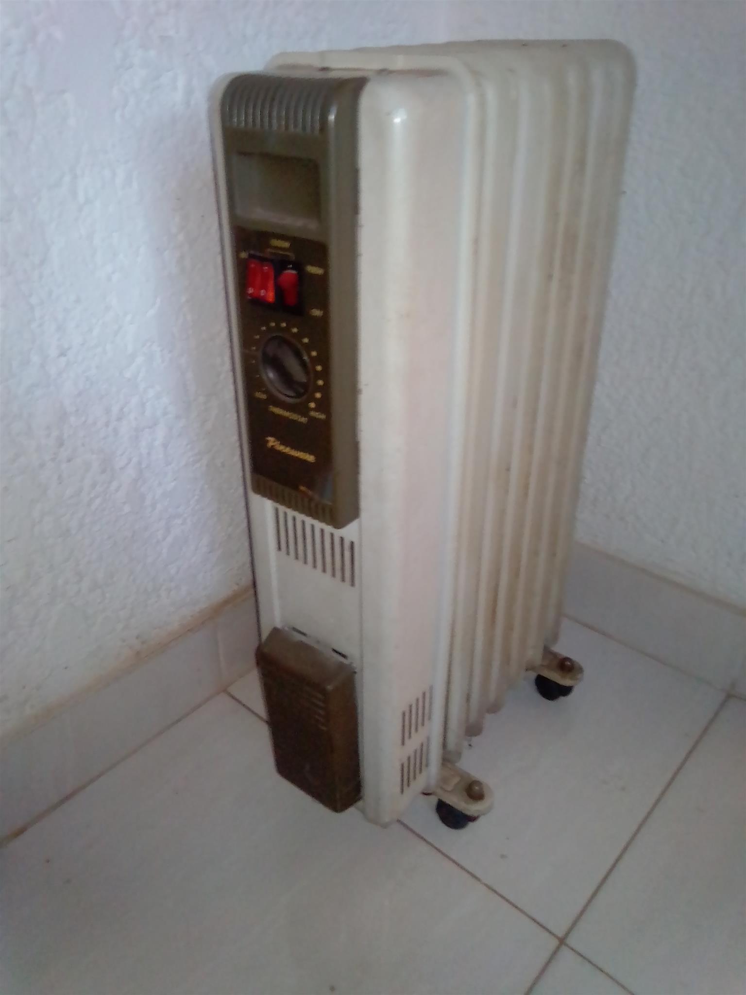 7 fin electric oil heater. Heats the room very fast.