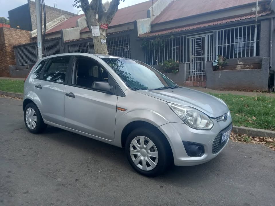 2014 Ford Figo 1.4 Hatchback, Manual, Silver, 114000kms