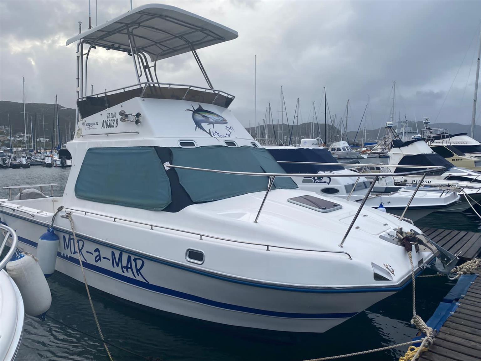 Magnum 32 Boat