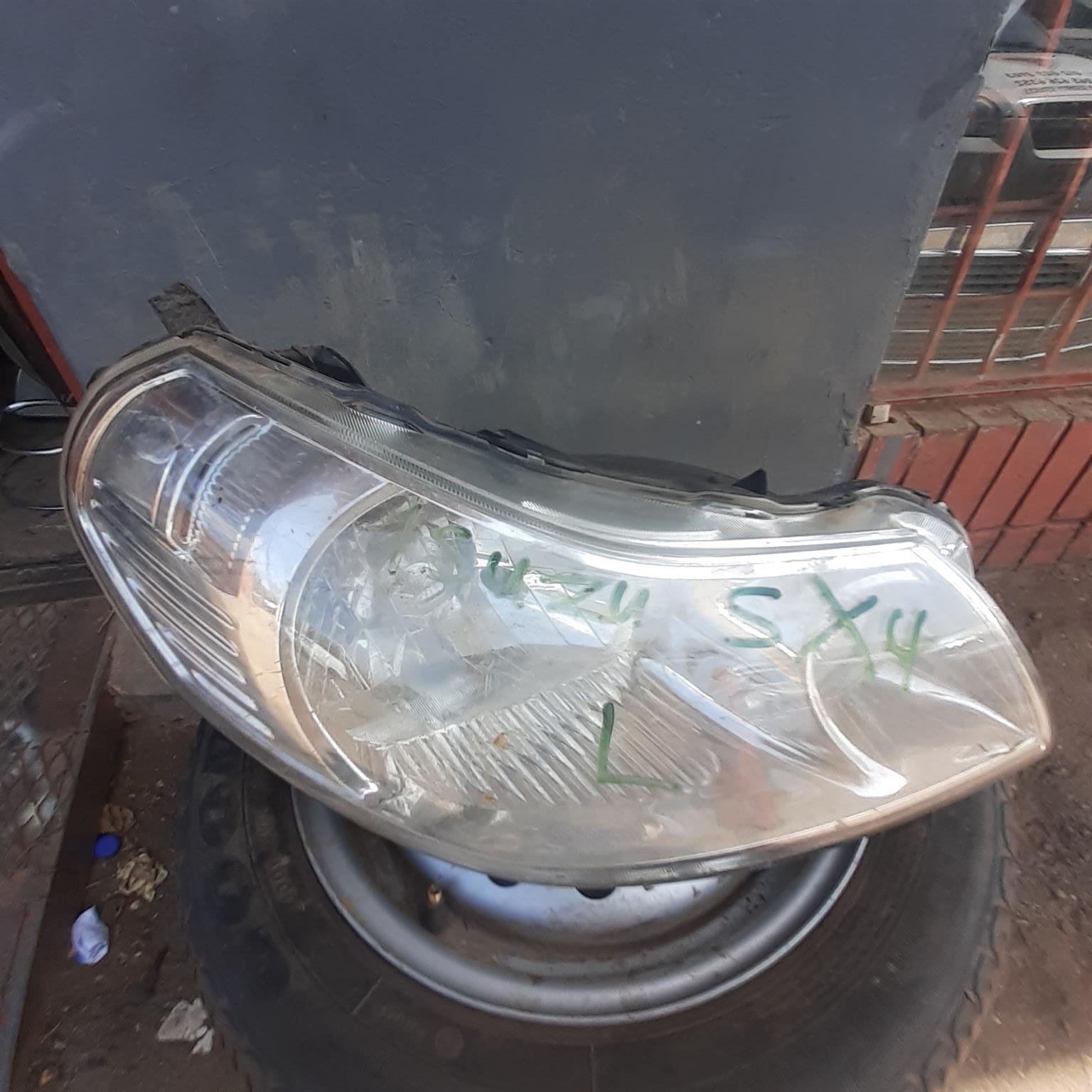 ISUZU SX4 LEFT HEADLIGHT FOR SALE DELIVERY AVAILABLE COUNTRY WIDE - Private Seller