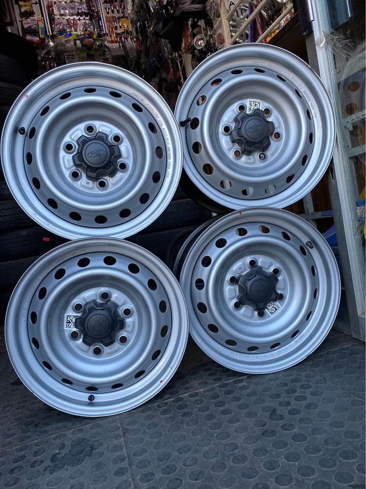 New Bakkie Steel rims size 16 for Ford Ranger.   Adress:15 Cawood street northend - Private Seller