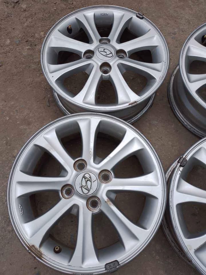 Four Hyundai i10 14 inch mag wheels for sell - Private Seller