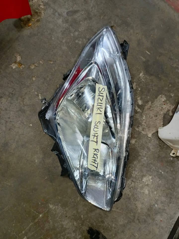 Suzuki Swift Right Headlight - Private Seller Suzuki Swift Right Headlight - Private Seller