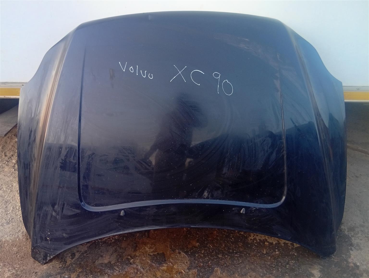 Volvo XC90 complete clean bonnet for sale - Private Seller Volvo XC90 complete clean bonnet for sale - Private Seller
