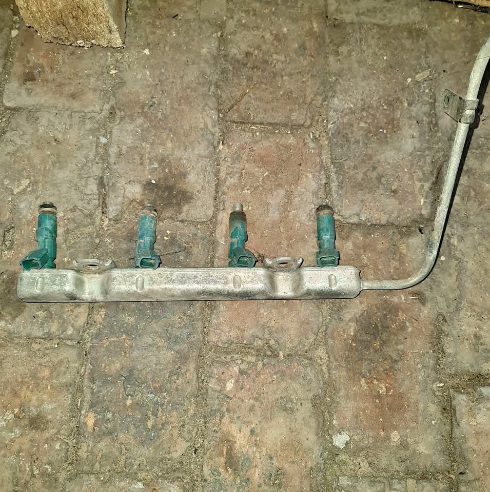 Toyota Prius 1NZ/FXE INJECTORS AND RAIL - Private Seller Toyota Prius 1NZ/FXE INJECTORS AND RAIL - Private Seller