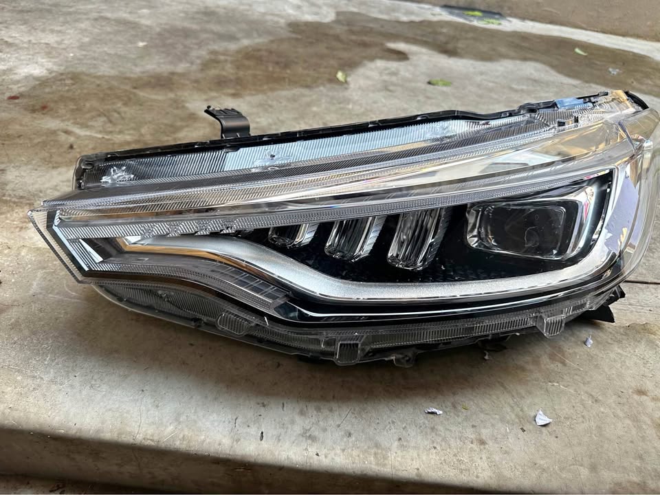 Haval Jolion pro complete left xenon headlight - Private Seller Haval Jolion pro complete left xenon headlight - Private Seller