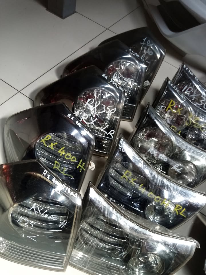 LEXUS RX HEAD-LIGHTS AVAILABLE - Private Seller LEXUS RX HEAD-LIGHTS AVAILABLE - Private Seller