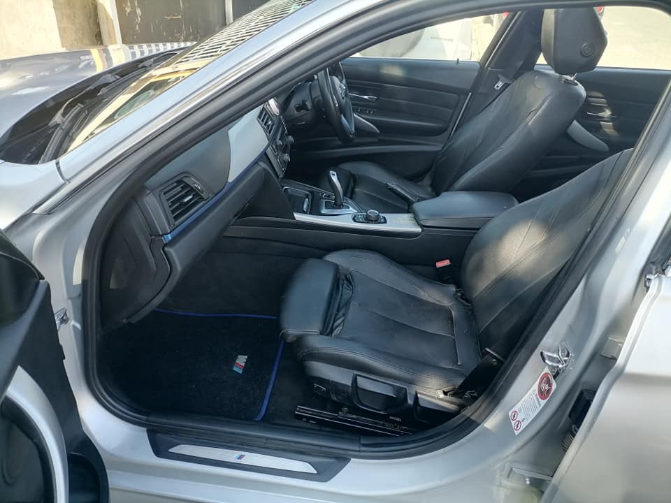 2013 BMW F30 320D Automatic with a leather seat and sunroof