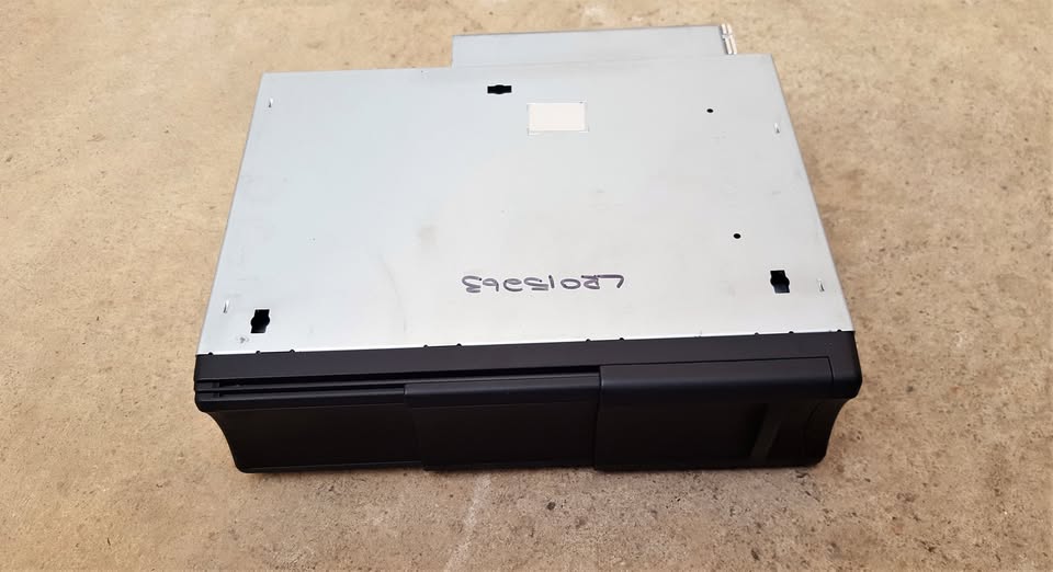 Land Rover Discovery 4 DVD Shuttle for sale | AUTO EZI - Private Seller