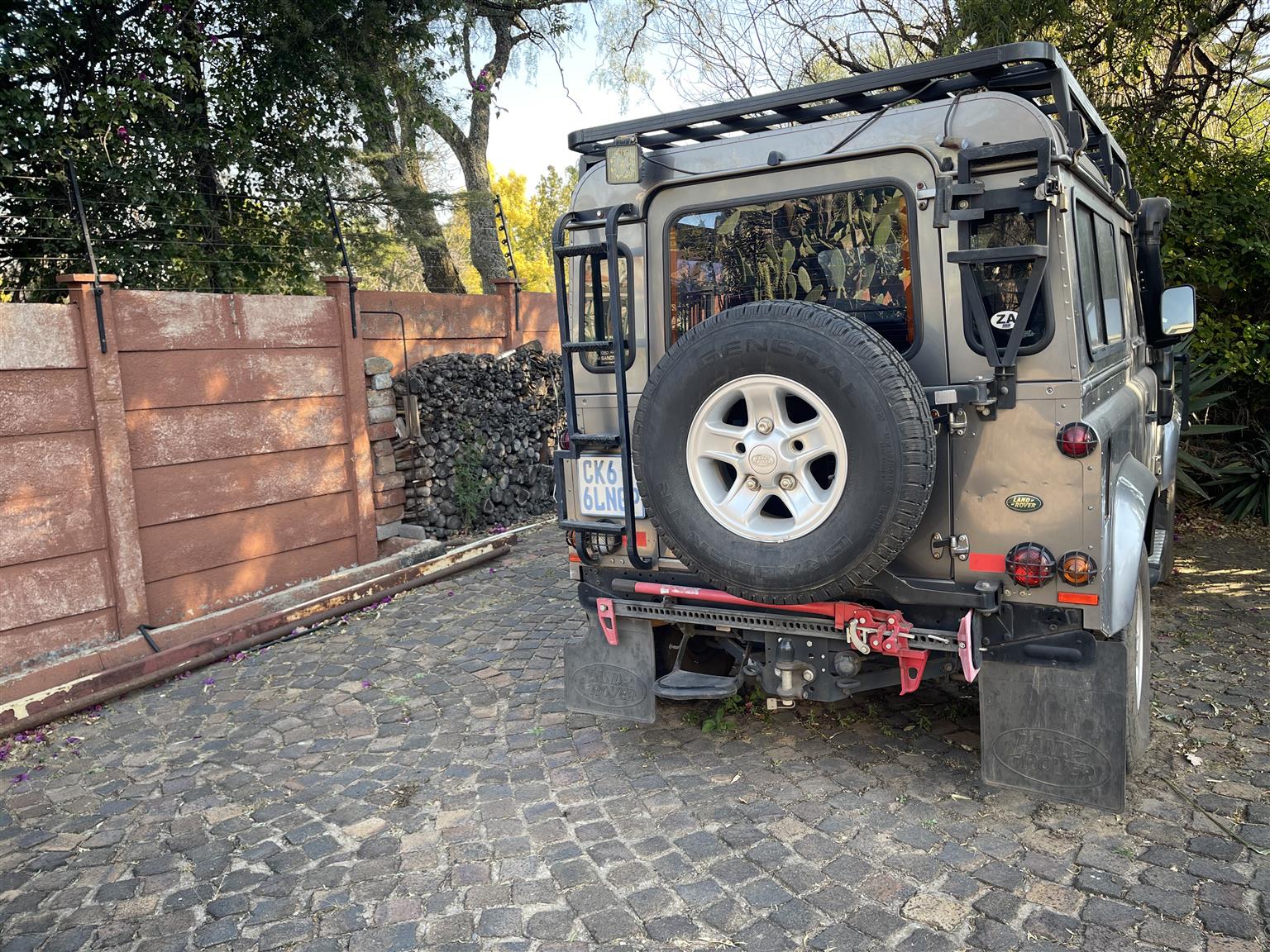 Land Rover Defender Puma 2010