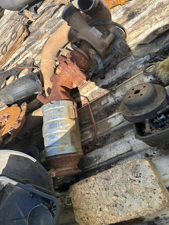 Kia K2500 engine for stripping parts