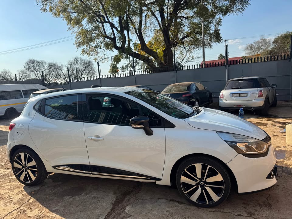 Renault Clio 4 Stripping For Spares - Private Seller Renault Clio 4 Stripping For Spares - Private Seller