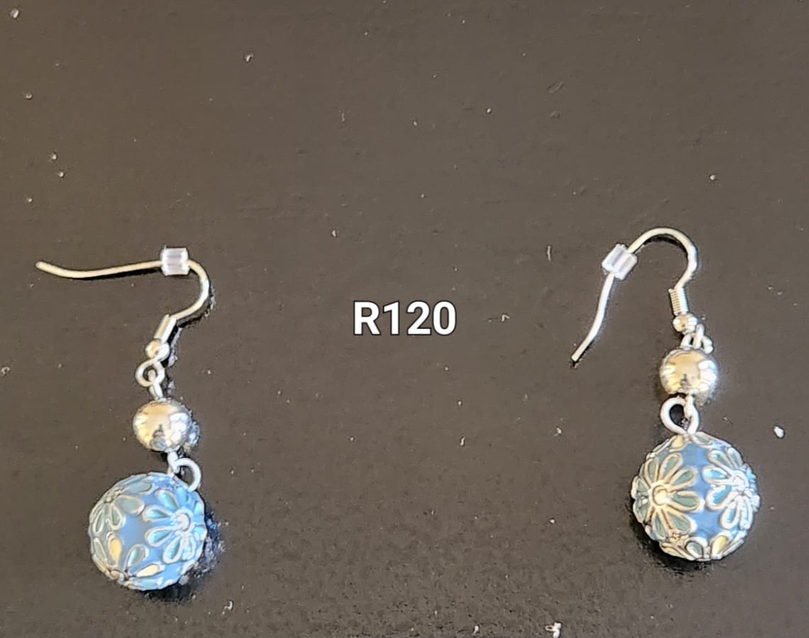 Elegant Neck Accessories, Earings, & Wrist Accessories.