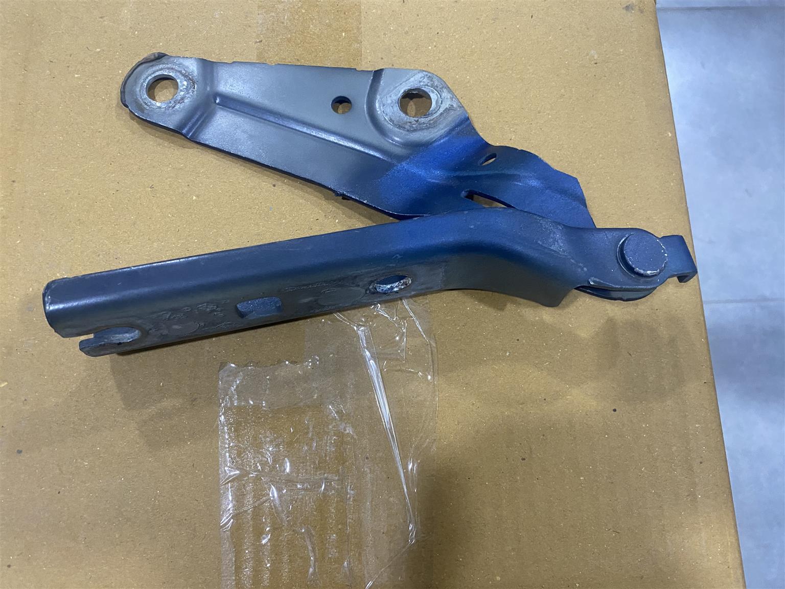 2024 VW T-ROC BONNET HINGE RIGHT SIDE FOR SALE. IN EXCELLENT CONDITION - Private Seller 2024 VW T-ROC BONNET HINGE RIGHT SIDE FOR SALE. IN EXCELLENT CONDITION - Private Seller
