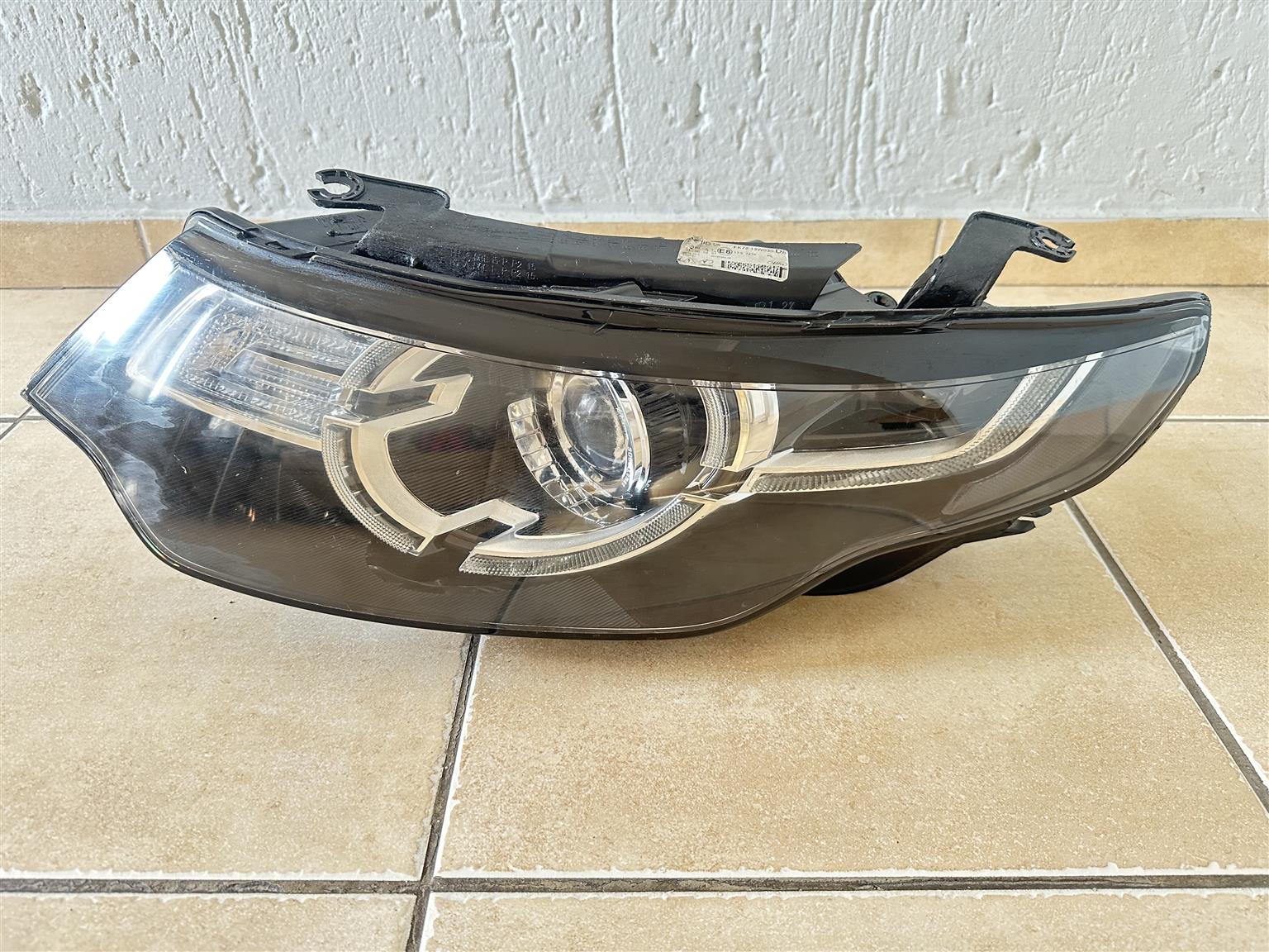 Land Rover Discovery Sport Headlight - Private Seller Land Rover Discovery Sport Headlight - Private Seller