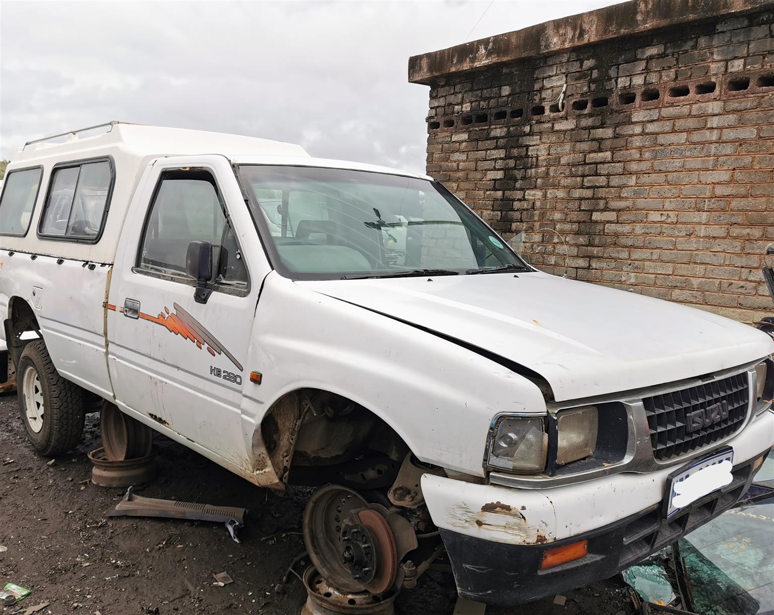 Stripping 1995 Isuzu KB200 for spare parts. Stripping 1995 Isuzu KB200 for spare parts.