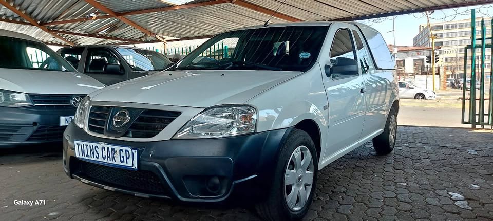 Nissan Np200 1.6 With Canopy Manual petrol