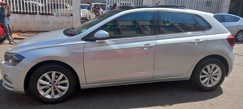 2021 VW POLO 8Tsi 1.0 SILVER COLOUR, 32000KM, EXCELLENT CONDITION ACCIDENT FREE