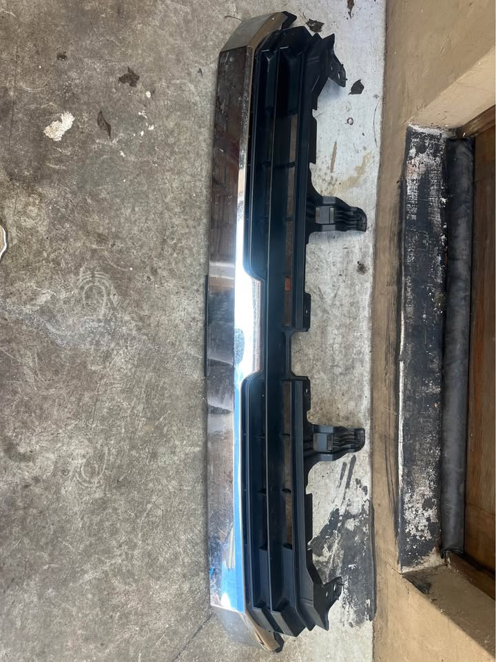 Toyota quantum Hiace top radiator grille - Private Seller